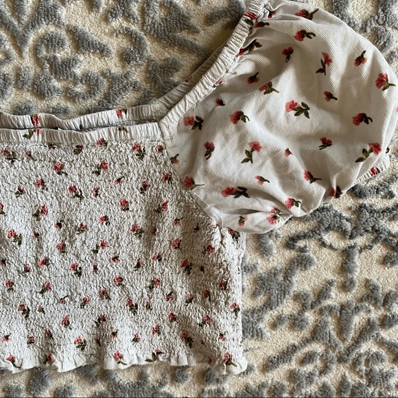 3/$25 American Eagle smocked puff sleeve floral print crop top - Picture 9 of 11